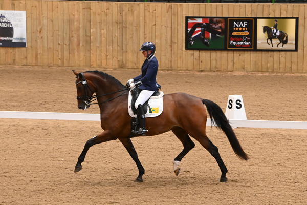 Nichola Buchanan St Giles Flamboyant KBIS YH Semi